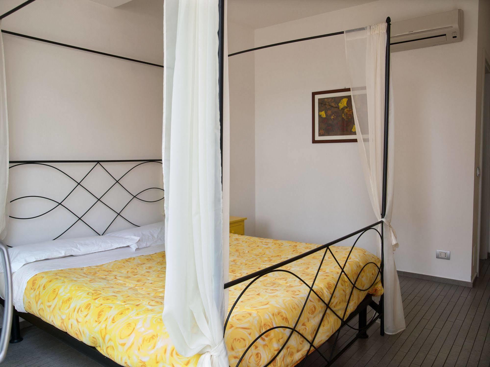 Casa Del Vento Bed and Breakfast Roccalumera Exterior foto